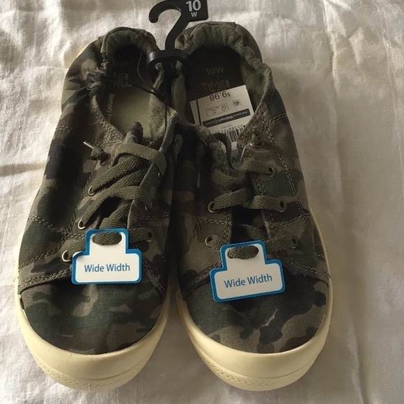 NWT Time and Tru Camouflage Print Shoes Size 10W - Picture 1 of 3